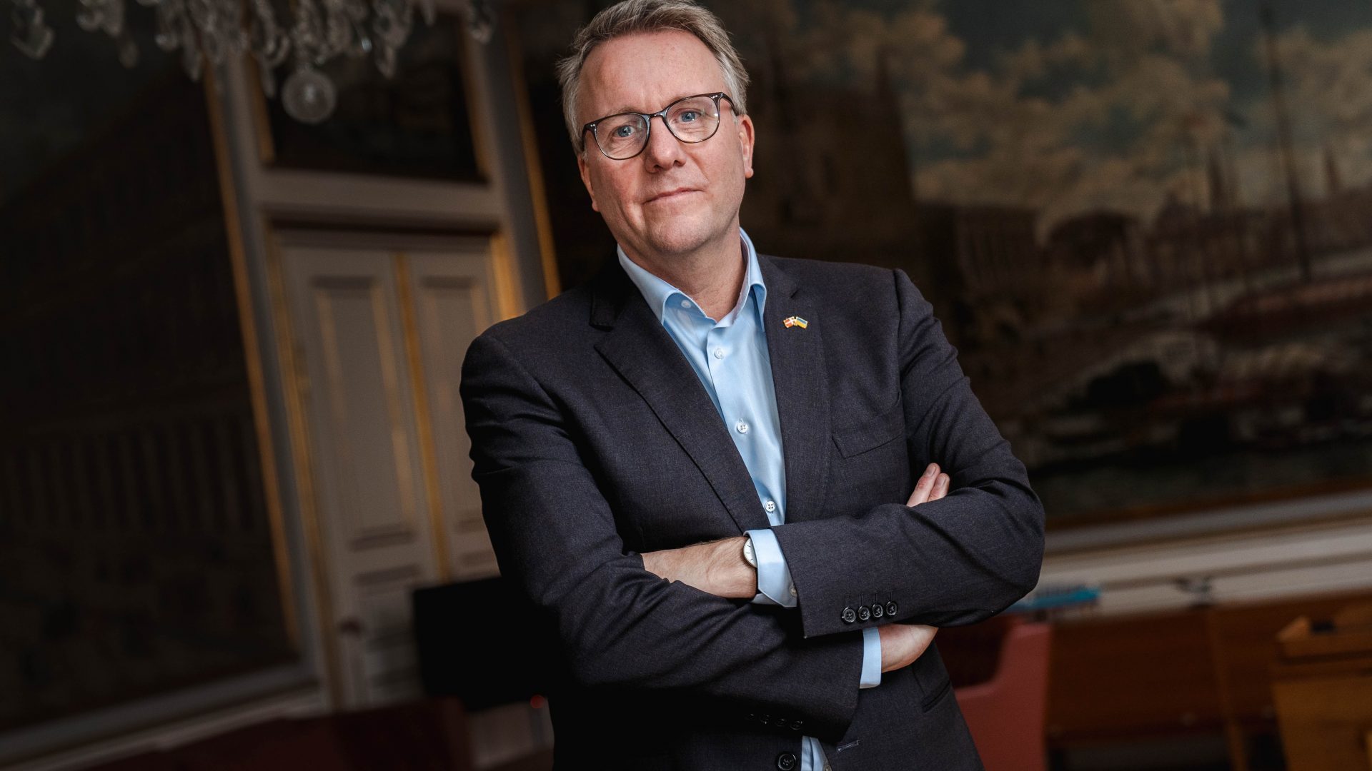 Erhvervsminister Morten Bødskov kårer vinderen, når handelsuddannelsen fredag skal finde de to deltagere til EuroSkills 2025.